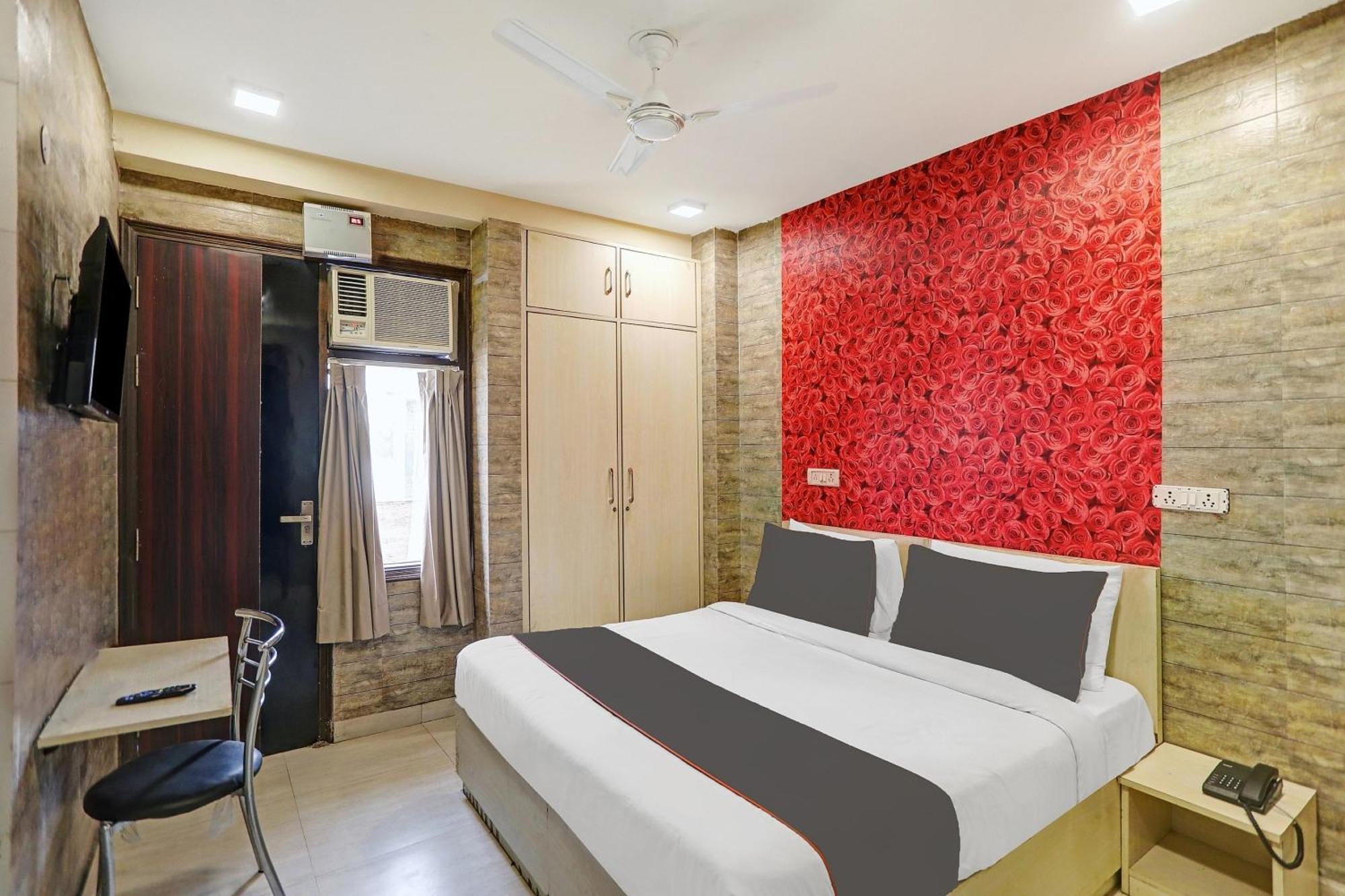 Collection O Model Town Metro View Otel Yeni Delhi Dış mekan fotoğraf