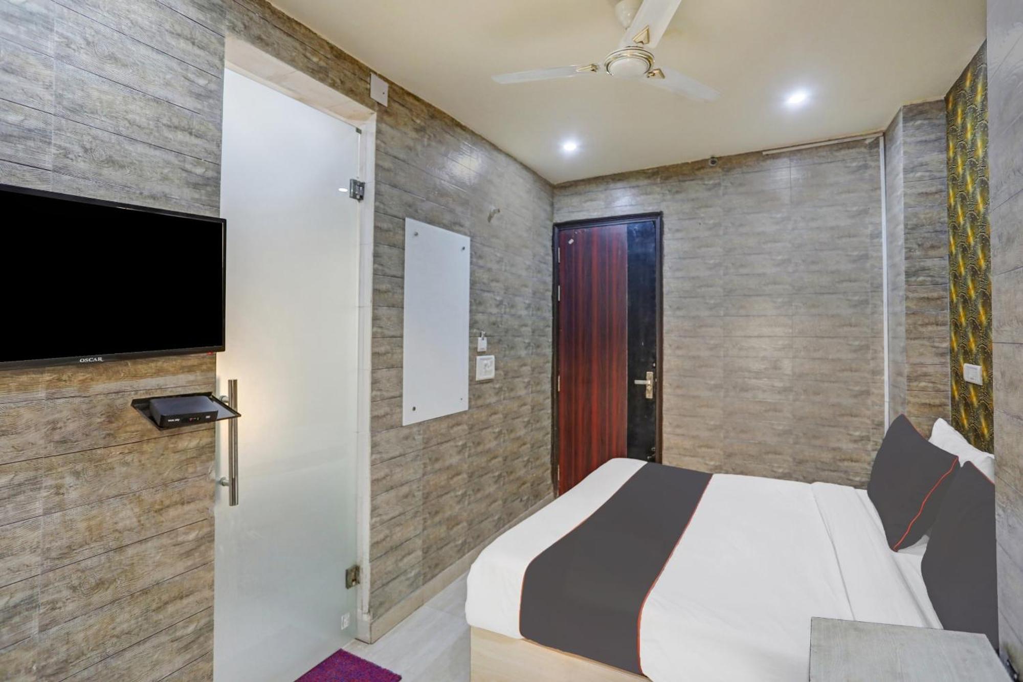 Collection O Model Town Metro View Otel Yeni Delhi Dış mekan fotoğraf