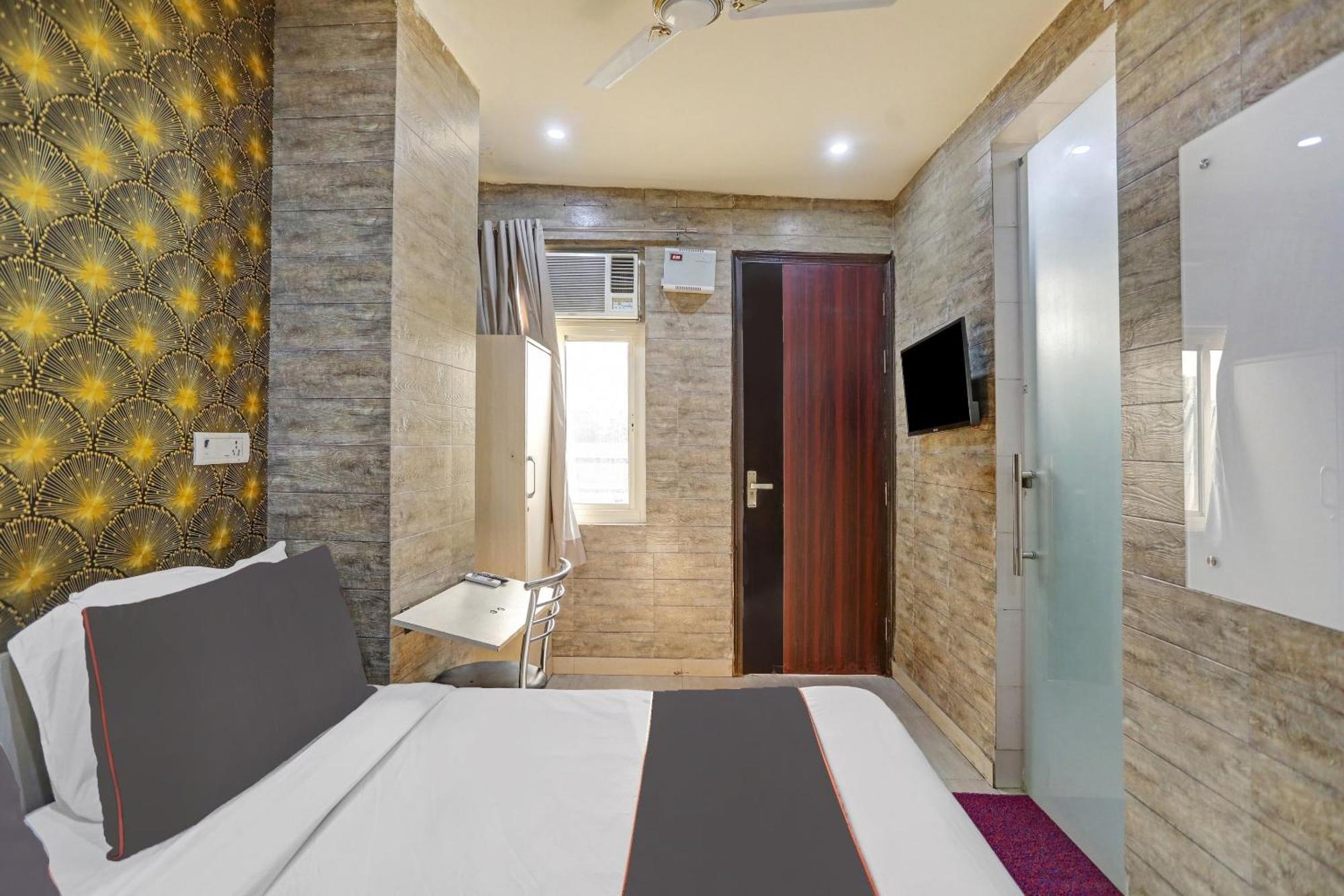 Collection O Model Town Metro View Otel Yeni Delhi Dış mekan fotoğraf