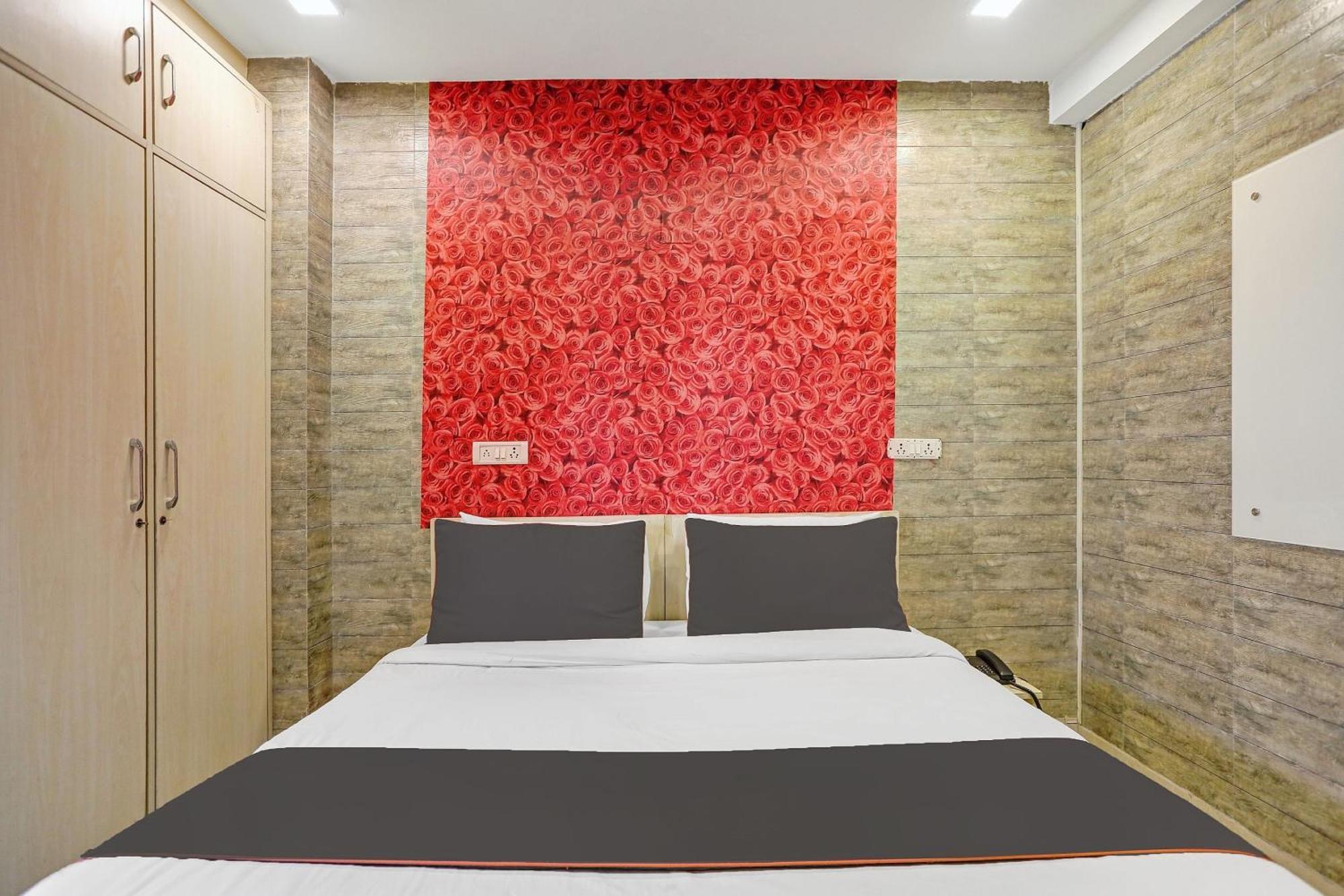 Collection O Model Town Metro View Otel Yeni Delhi Dış mekan fotoğraf