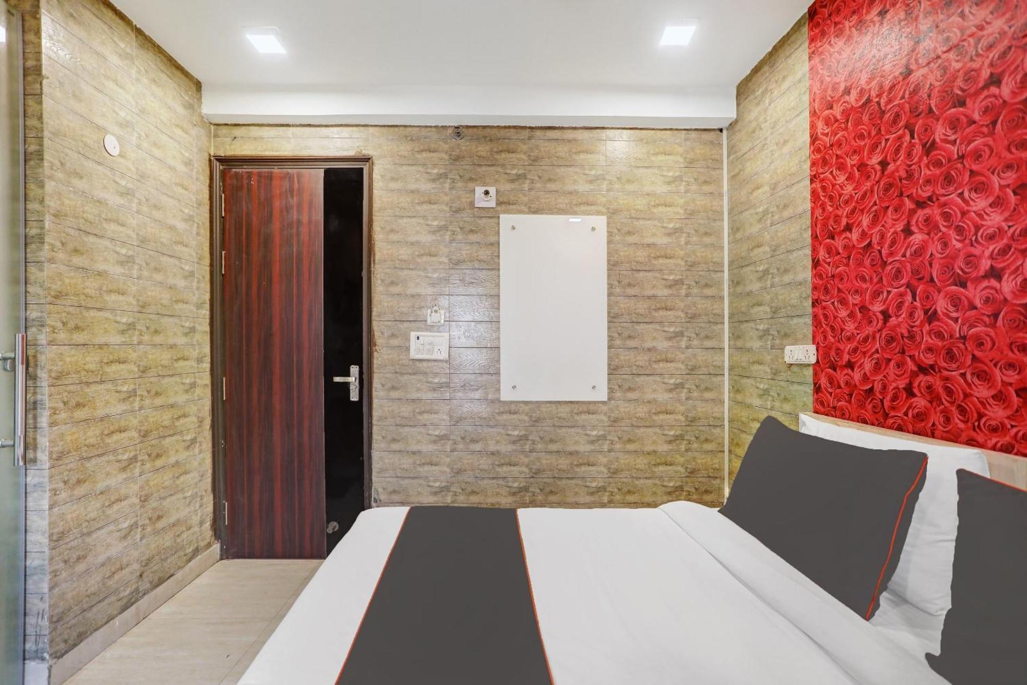 Collection O Model Town Metro View Otel Yeni Delhi Dış mekan fotoğraf